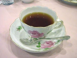 カナダの風邪の治し方　レモンと蜂蜜を入れた紅茶