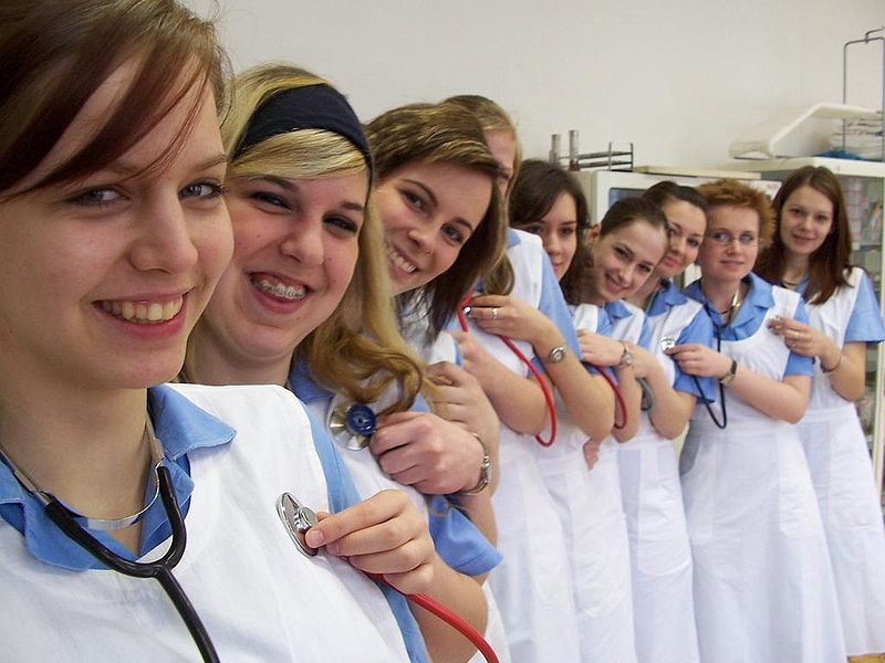 カナダの学生に人気の仕事業界　Nursing（看護）