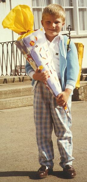 ドイツのランドセル 「Zuckertüte(ツカートゥーテ)」のラッピング ドイツのランドセル 「Zuckertüte(ツカートゥーテ)」のラッピング