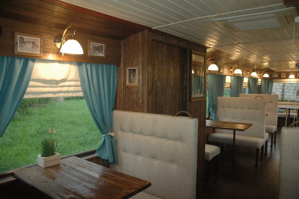 モスクワの地下鉄で「ヨガナイト」しよう!