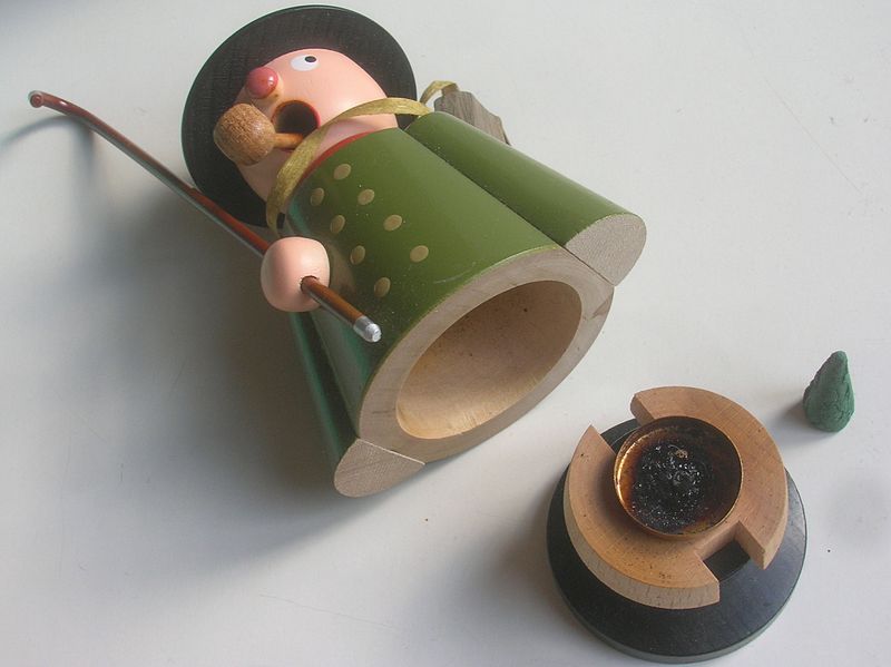 ドイツのクリスマスはツリーだけじゃなく「煙人形」が欠かせない！