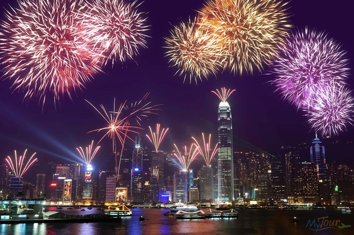 旧暦新年　香港の年初二　ビクトリア・ハーバーの花火