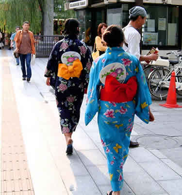 ドイツ人が喜ぶ日本のおみやげ　「der Kimono」（着物）