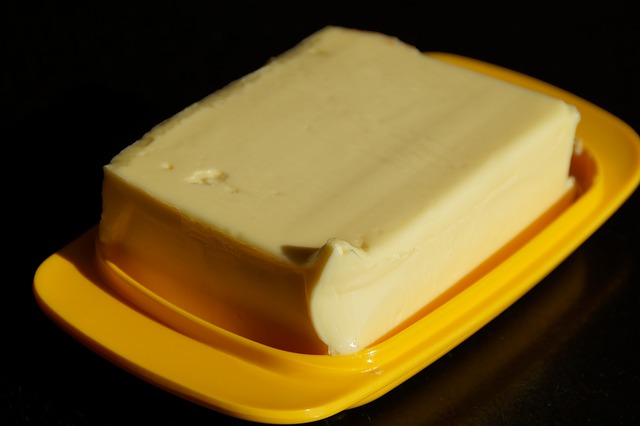 フランス語の名文、諺　Vouloir le beurre et l'argent du beurre (バターが欲しいし、バターを買うお金も欲しい)