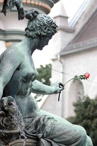 rose-statue