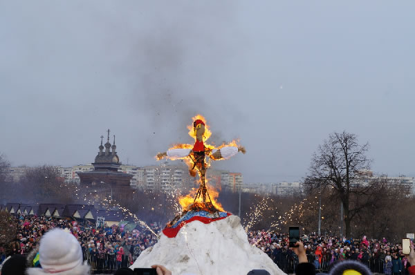 ロシアの春を祝う祭り「マスレニツァ」